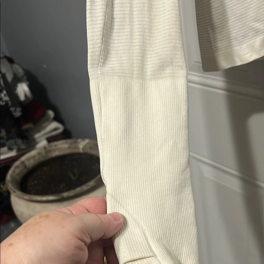 Lululemon Athletica Cream Fitted Long Sleeve Tee - Picture 8 of 9